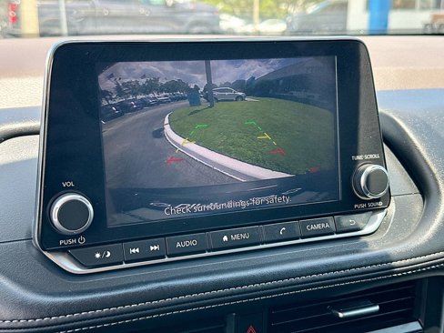 Used 2023 Nissan Rogue S image 14