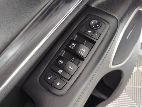 Used 2018 Jeep Grand Cherokee Summit image 14