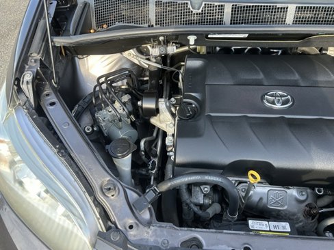 Used 2012 Toyota Sienna XLE image 24