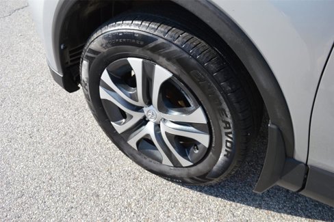 Used 2018 Toyota RAV4 LE image 9