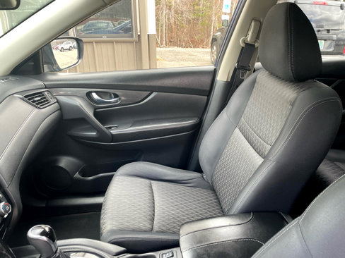 Used 2017 Nissan Rogue SV image 15