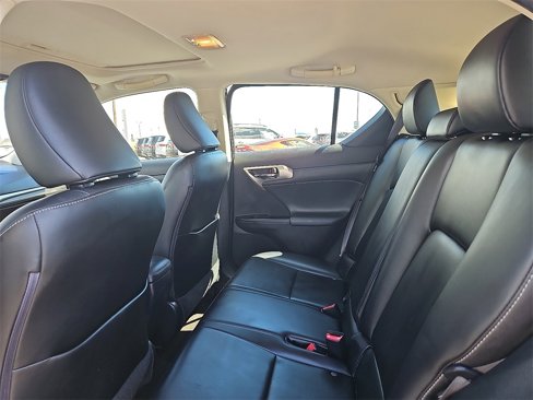 Used 2015 Lexus CT 200h w/ Seat Comfort Package image 16