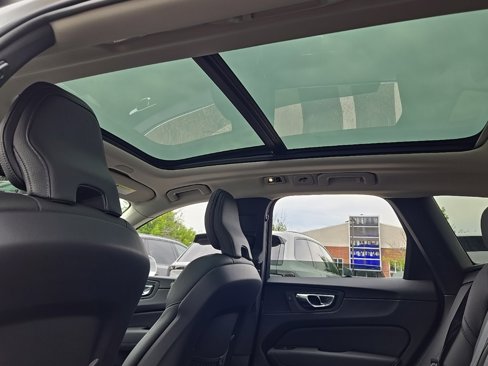 Used 2020 Volvo XC60 T5 Momentum w/ Protection Package Premier image 18