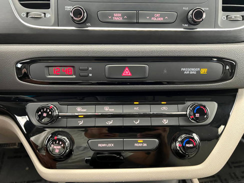 Used 2017 Kia Sedona LX image 20