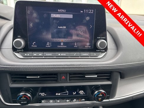 Used 2024 Nissan Rogue SV image 9