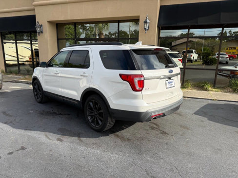 Used 2017 Ford Explorer XLT w/ Equipment Group 202A image 5