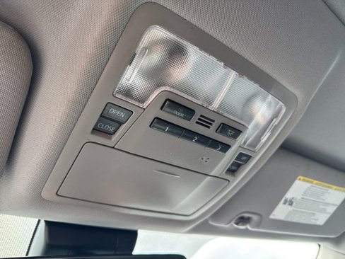 Used 2019 Toyota Highlander XLE image 25