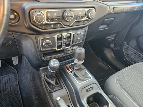 Used 2021 Jeep Wrangler Unlimited Sport image 23