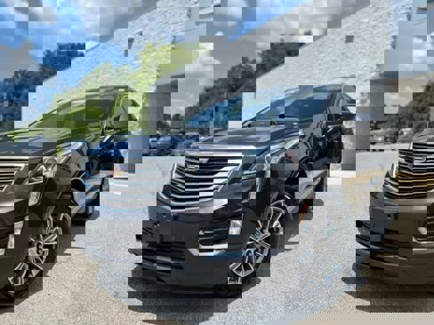 Used 2017 Cadillac XT5 Luxury w/ Driver Awareness Package image 35