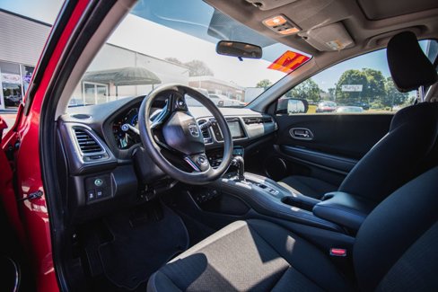 Used 2017 Honda HR-V EX image 2