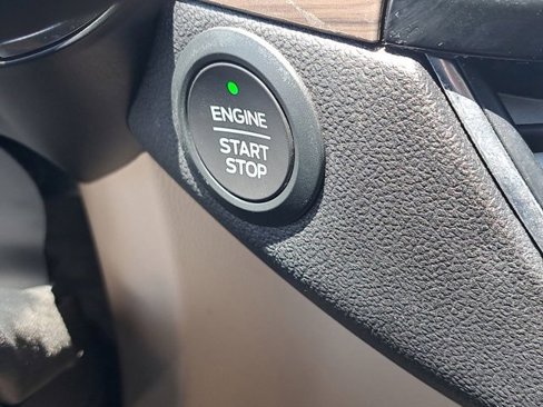 Used 2020 Ford Escape Titanium image 29