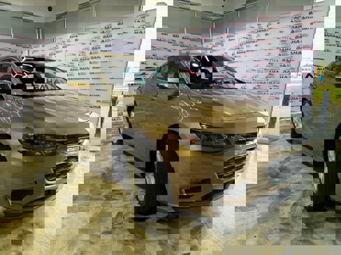 Used 2018 Chevrolet Malibu LT image 3