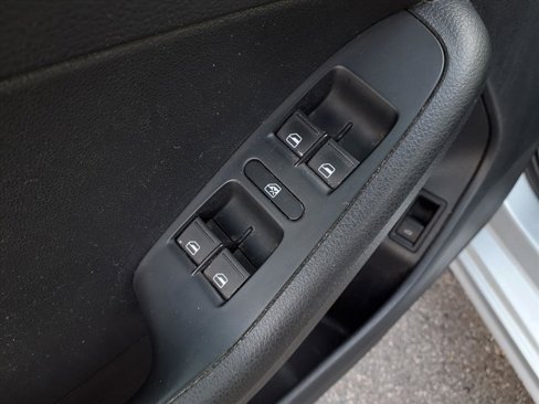 Used 2015 Volkswagen Jetta SE image 17