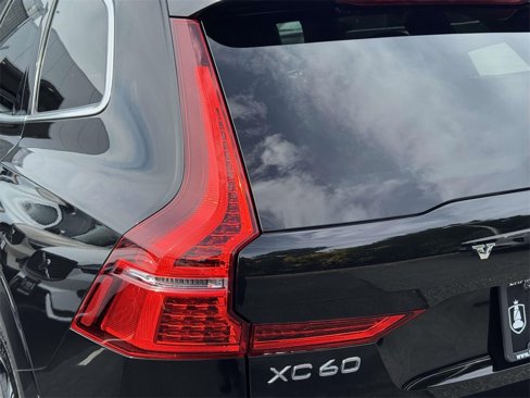 Used 2018 Volvo XC60 T6 Inscription w/ Vision Package image 8
