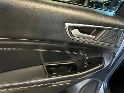 Used 2020 Ford Edge Titanium image 25
