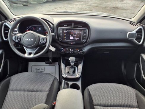 Used 2022 Kia Soul LX image 9