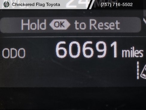 Used 2021 Toyota Camry LE image 12