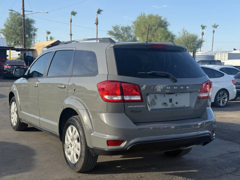 Used 2019 Dodge Journey SE image 4