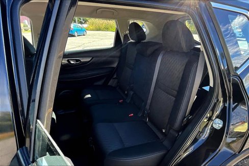 Used 2018 Nissan Rogue S image 20