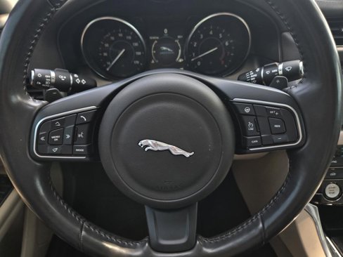 Used 2016 Jaguar XF Prestige image 26