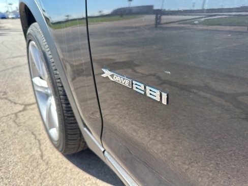 Used 2017 BMW X3 xDrive28i image 3