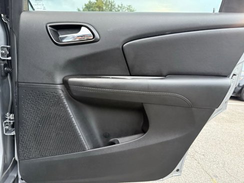 Used 2020 Dodge Journey SE image 29