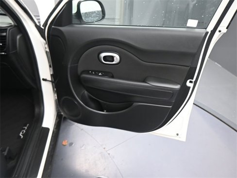 Used 2019 Kia Soul image 11