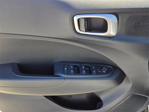 Used 2024 Hyundai Venue SE image 24