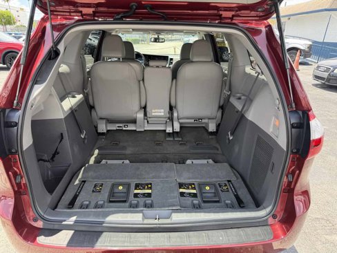 Used 2017 Toyota Sienna XLE image 51