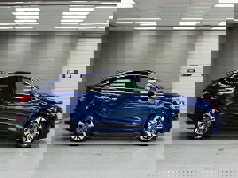 Used 2023 Audi e-tron Premium Plus w/ Premium Plus Package image 3