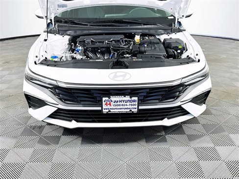 New 2025 Hyundai Elantra SE image 8