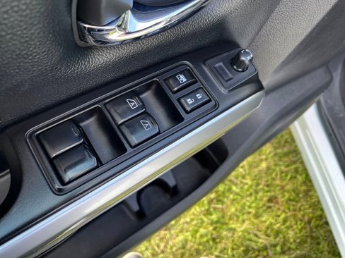 Used 2018 Nissan Titan SV image 16