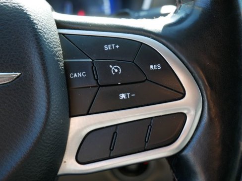 Used 2020 Chrysler Pacifica Touring-L image 26