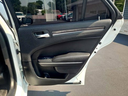 Used 2020 Chrysler 300 Limited image 38