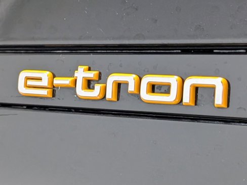 Used 2019 Audi e-tron Prestige w/ Prestige Package image 12