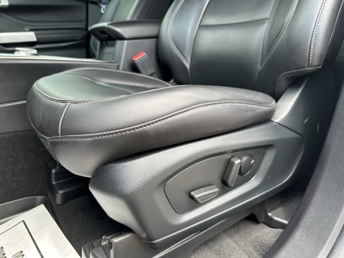 Used 2022 Ford Explorer XLT w/ Equipment Group 202A image 24