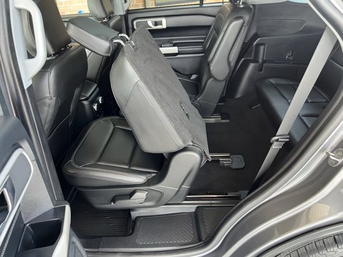 Used 2022 Ford Explorer XLT w/ Equipment Group 202A image 22