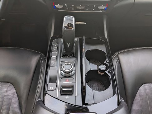 Used 2019 Maserati Levante S image 18