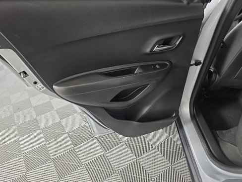 Used 2019 Chevrolet Trax LT w/ LT Convenience Package image 25