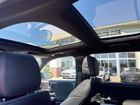 Certified 2021 Mercedes-Benz GLB 250 4MATIC image 21