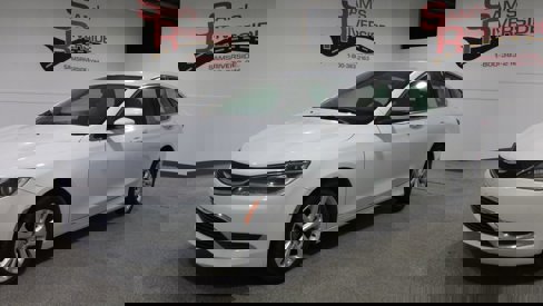 Used 2016 Chrysler 200 Limited image 1