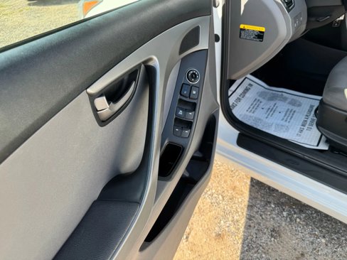 Used 2014 Hyundai Elantra SE image 8