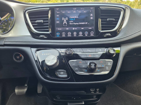 Used 2018 Chrysler Pacifica Limited w/ S Appearance Package image 13
