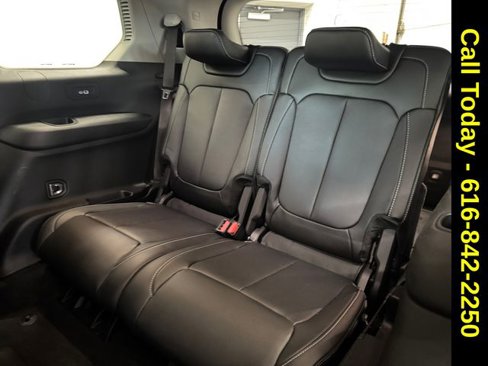 Used 2022 Jeep Grand Cherokee L Limited image 18