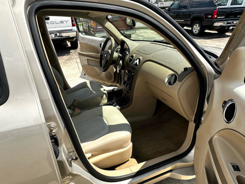 Used 2009 Chevrolet HHR LS image 25