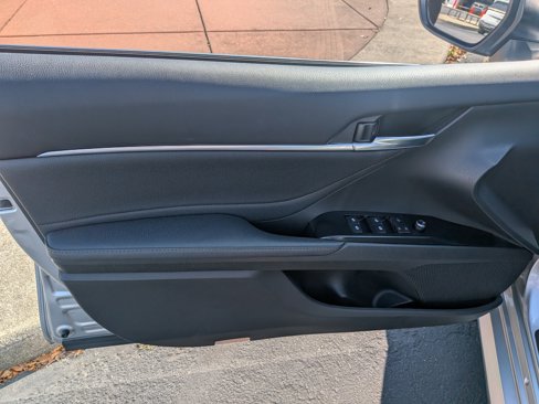 Used 2018 Toyota Camry XLE image 15