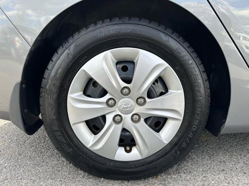 Used 2012 Hyundai Elantra GLS image 23
