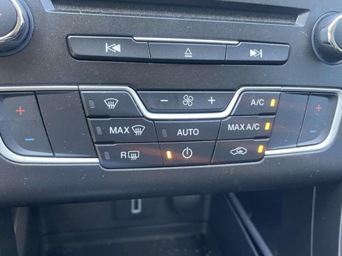 Used 2018 Ford Fusion SE w/ Equipment Group 201A image 18