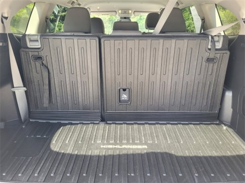 Used 2022 Toyota Highlander L image 12