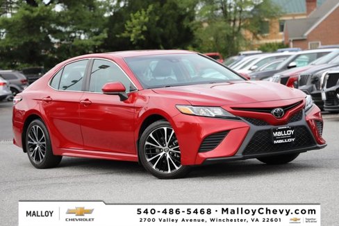 Used 2020 Toyota Camry SE image 1